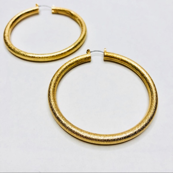 DARLA 14K GOLD FILL HOLLOW TEXTURED HOOP EARRINGS - Picture 4 of 6